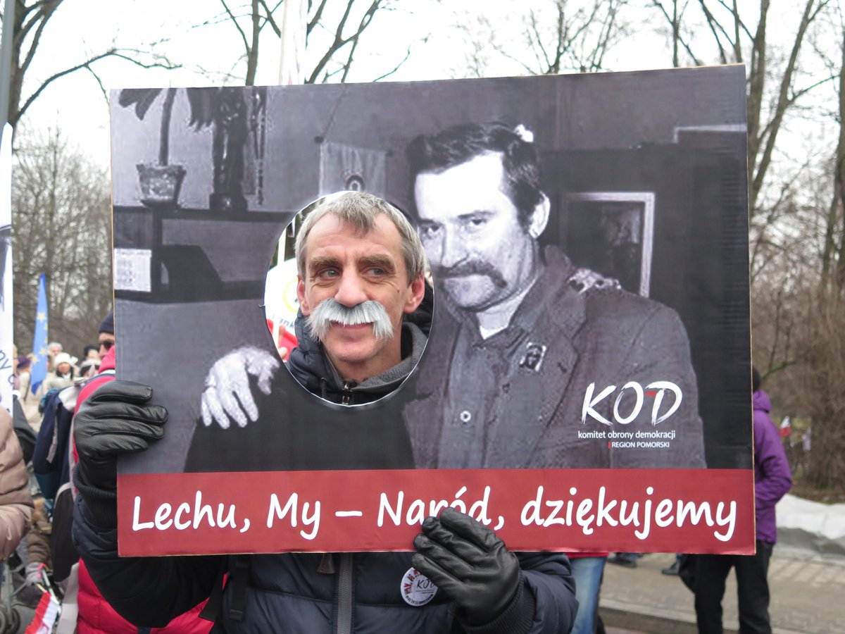 E_Krafczyk's tweet photo. #dpareporter seeing a lot of moustaches at #KOD #demonstration #Poland today to show #solidarity with #LechWalesa https://t.co/MA0NzL8k2j