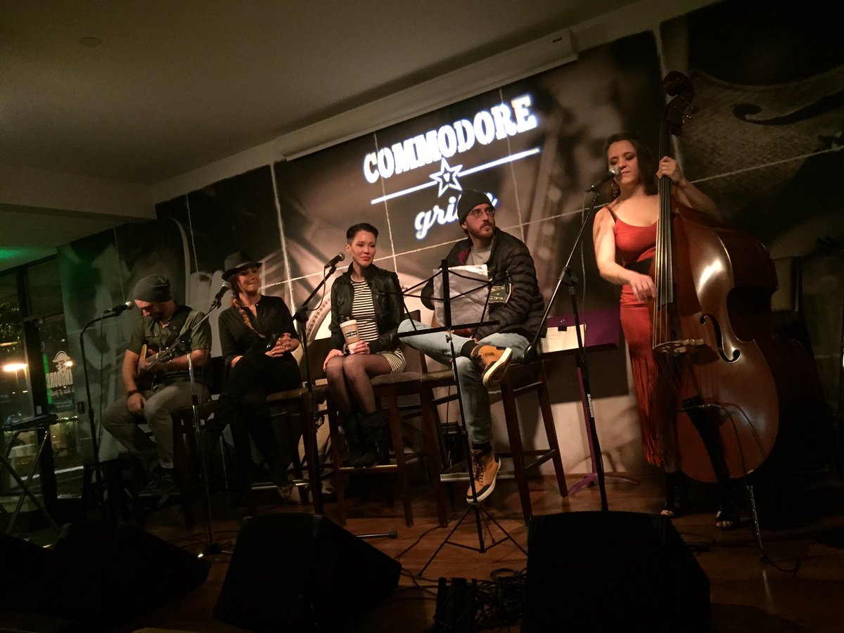 nalanimusic's tweet photo. A fun night with some amazing artist from @WIMNashville! Thanks to everyone that came out! #nalaninow #wimnashville https://t.co/LN8aEbbh33