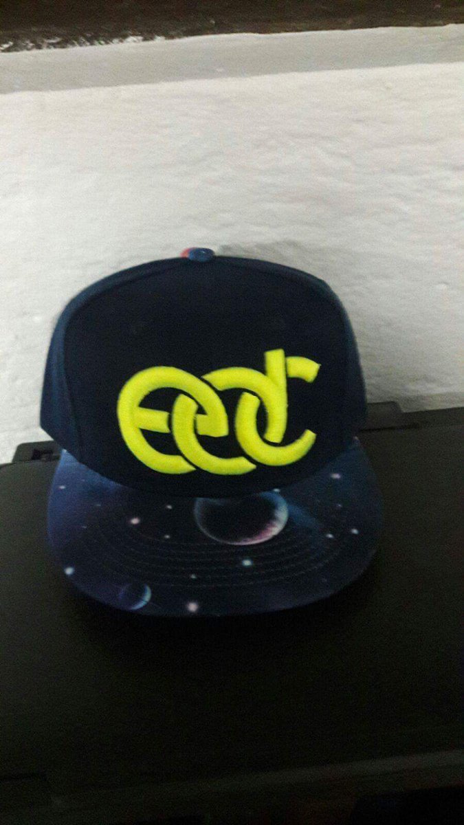 richardbeat1's tweet photo. Juntos bajo el mismo cielo eléctrico......#EDCMexico https://t.co/fatXuFqh2e