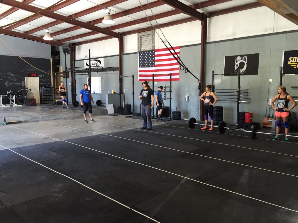 CFHattiesburg's tweet photo. Day 3 of 16.1 is going down again at CFHB. #CFHB #crossfit #OG07 #CrossfitOpen https://t.co/UzIM1eaZXO