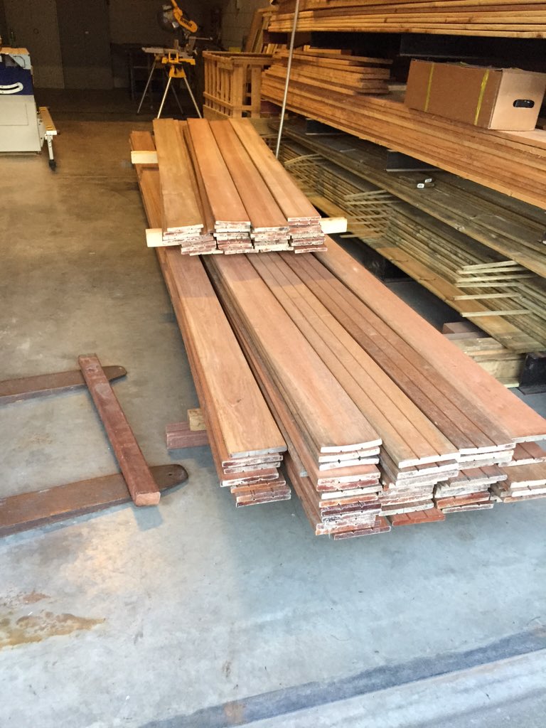 Mooie partij Bankirai hardhout binnen.      Komende week gaan we er bloembakken van maken voor een terras #Eindhoven