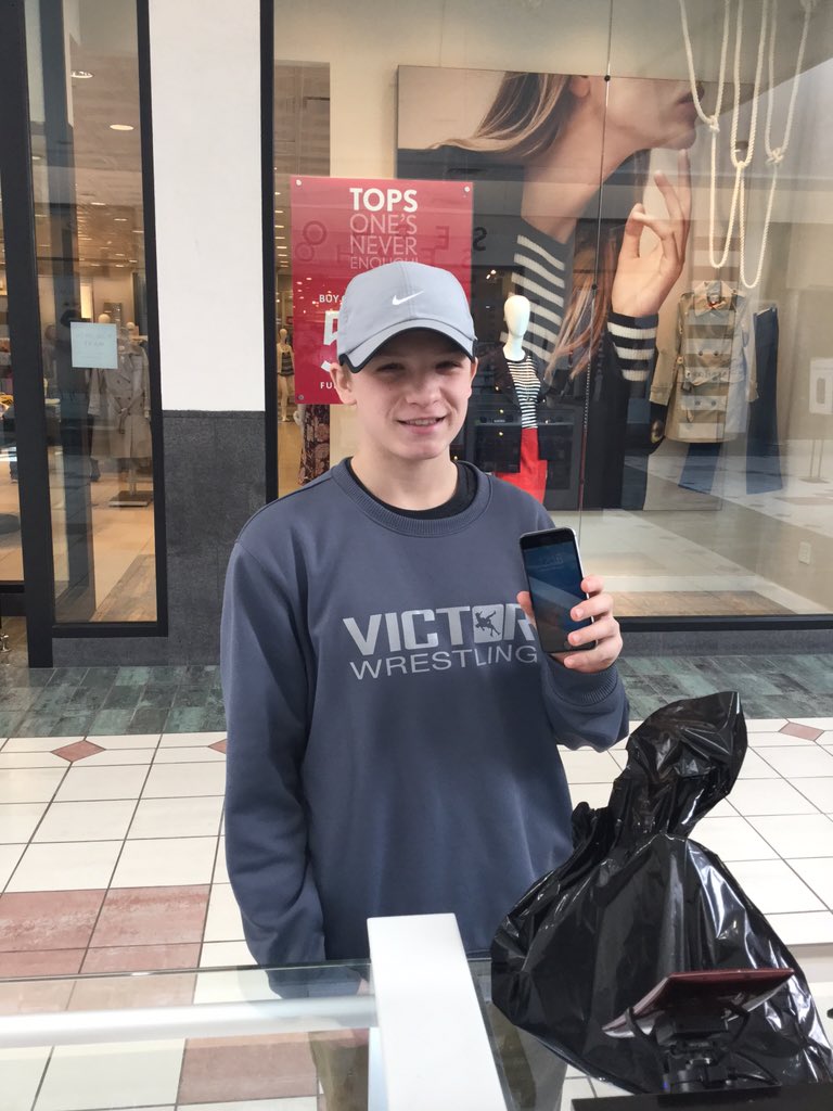 eastview_2's tweet photo. Sold a family last week they said they wanted to test our service they love it so they added their son @SprintMWLS https://t.co/gHM0aHeAJI