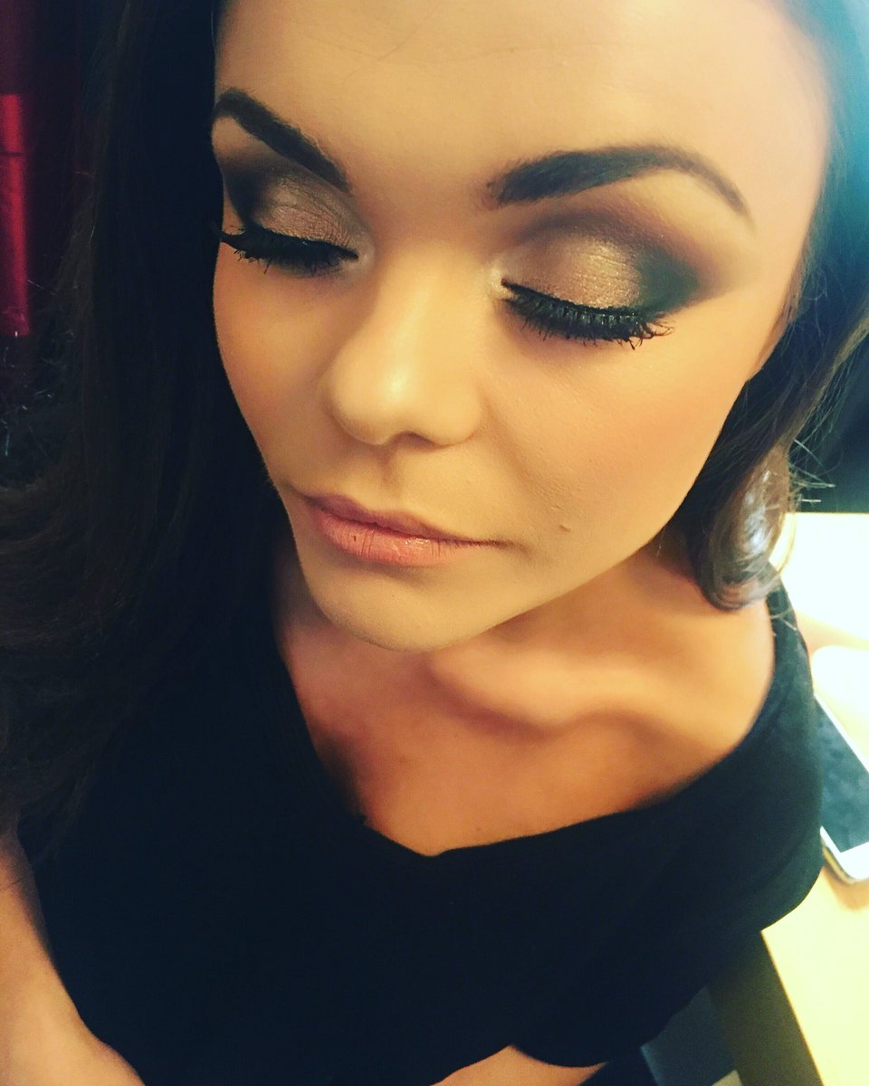 PrettyGreenBlog's tweet photo. This one is such a beauty! So pleased to do her make up! Love it when someone wants dramatic eye make up! #bblogger https://t.co/zdzTJG8xWk
