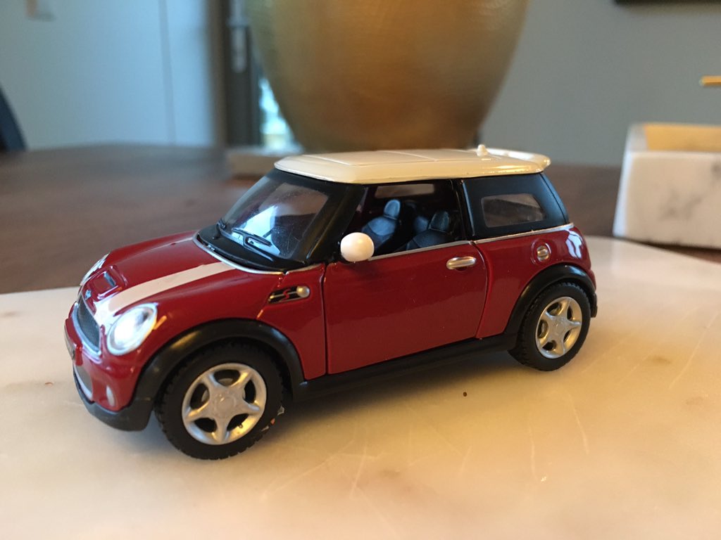 Dochterlief heeft haar auto alvast uitgezocht, nu wij nog. @PoelgeestBMW #bmw