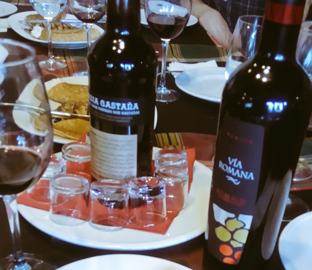 ViaRomana_es's tweet photo. Moitas grazas #OsPendellos @ribeirasacraCT, @RestEspana, @CGalegoBCN e ós que celebrastes #CocidoDay con #VíaRomana https://t.co/yjOW1R4MZ8