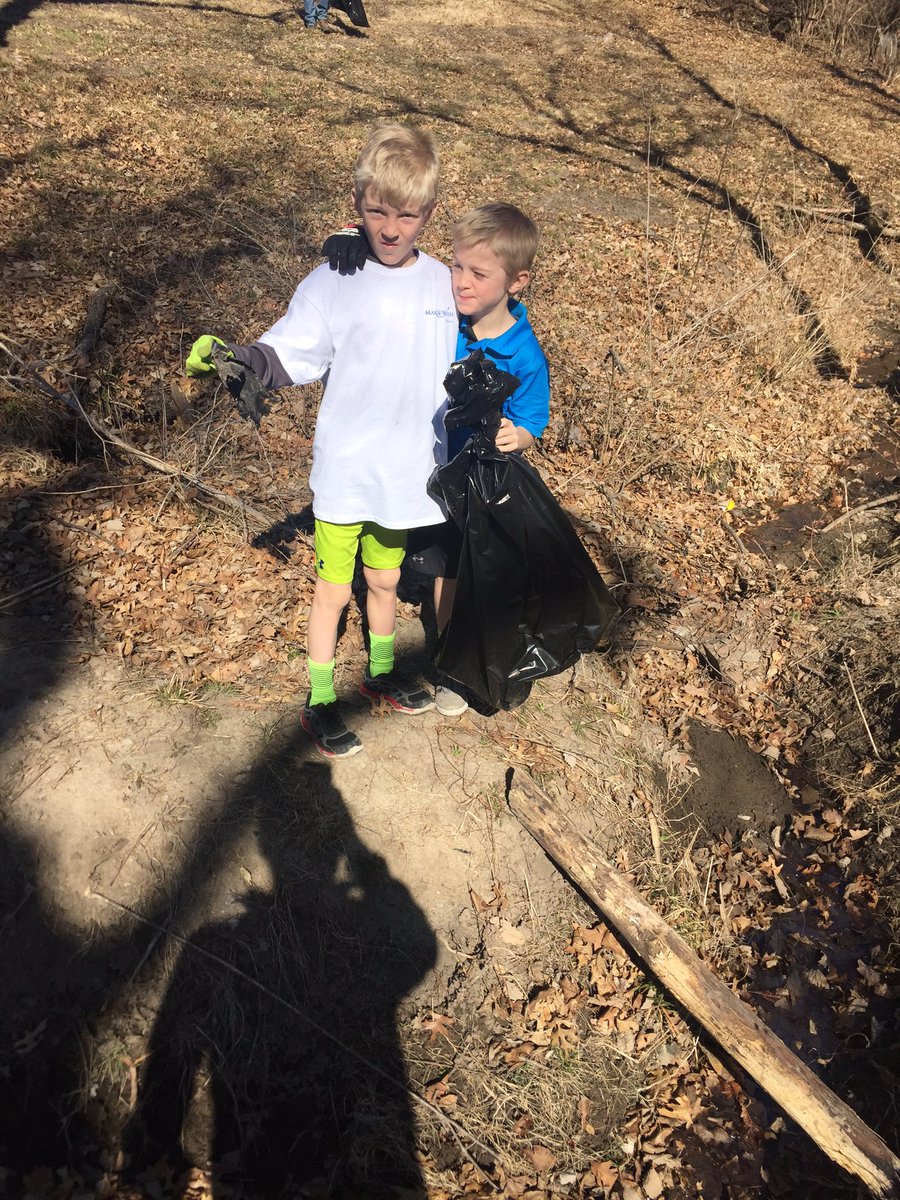 jeden's tweet photo. Cleaning the Earth for Amelia. #AmeliasWish https://t.co/RMlbzBwiIc