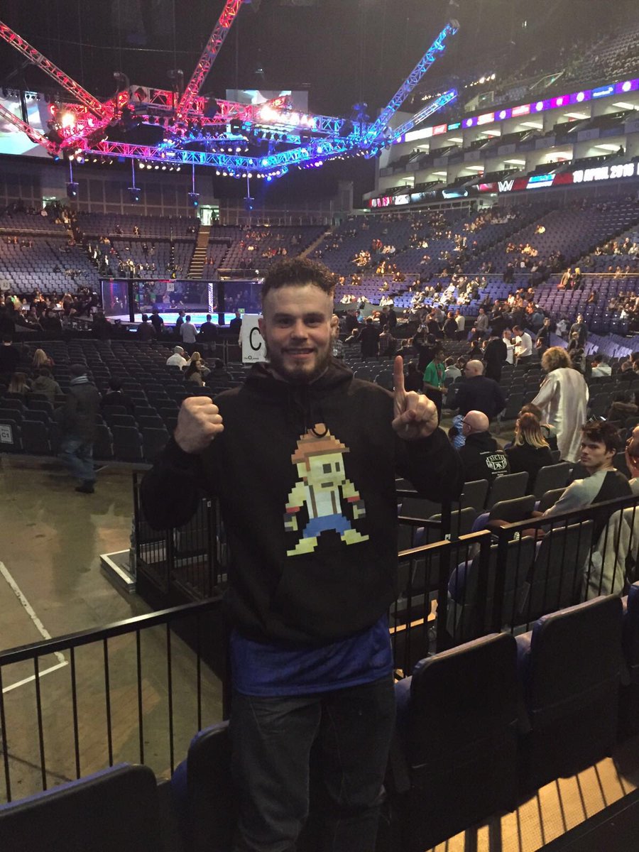 EatonMma's tweet photo. Buzzing so much #UFCLondon #ONEPUNCH https://t.co/n99V45kNZI