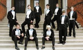mykkym1's tweet photo. #CleanForTheQueen

The filth littering these steps is a disgrace https://t.co/kJfm5qZO3q