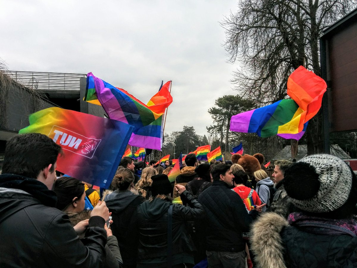 SustAtSUSU's tweet photo. Thanks to everyone with @SUSU_LGBT and @UoSLGBT representing Soton at an awesome @HampshirePride #LGBTHM #SUSULGBT https://t.co/cbms6wJI84