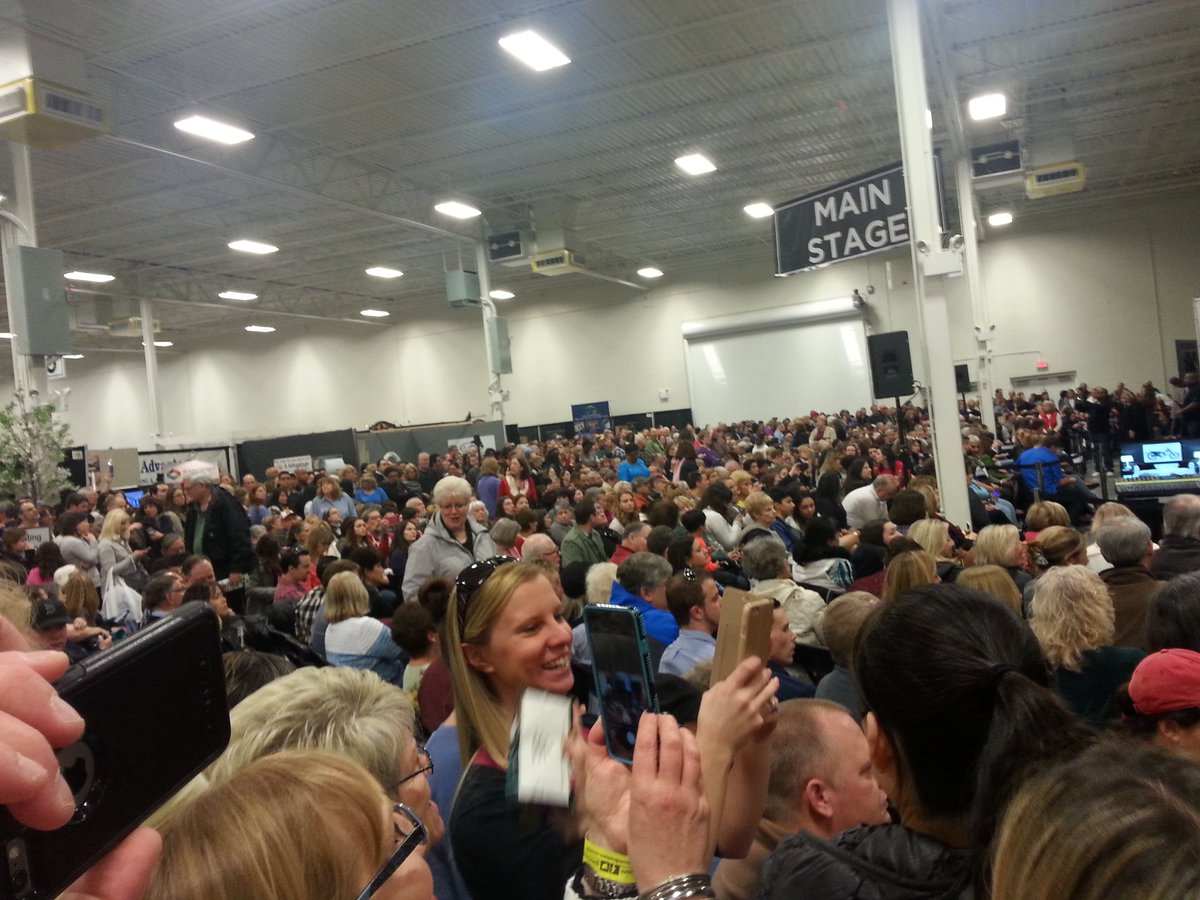 MunizStudio's tweet photo. @mrsilverscott @mrdrewscott #capitalgardenshow https://t.co/fvzjDgtEfD