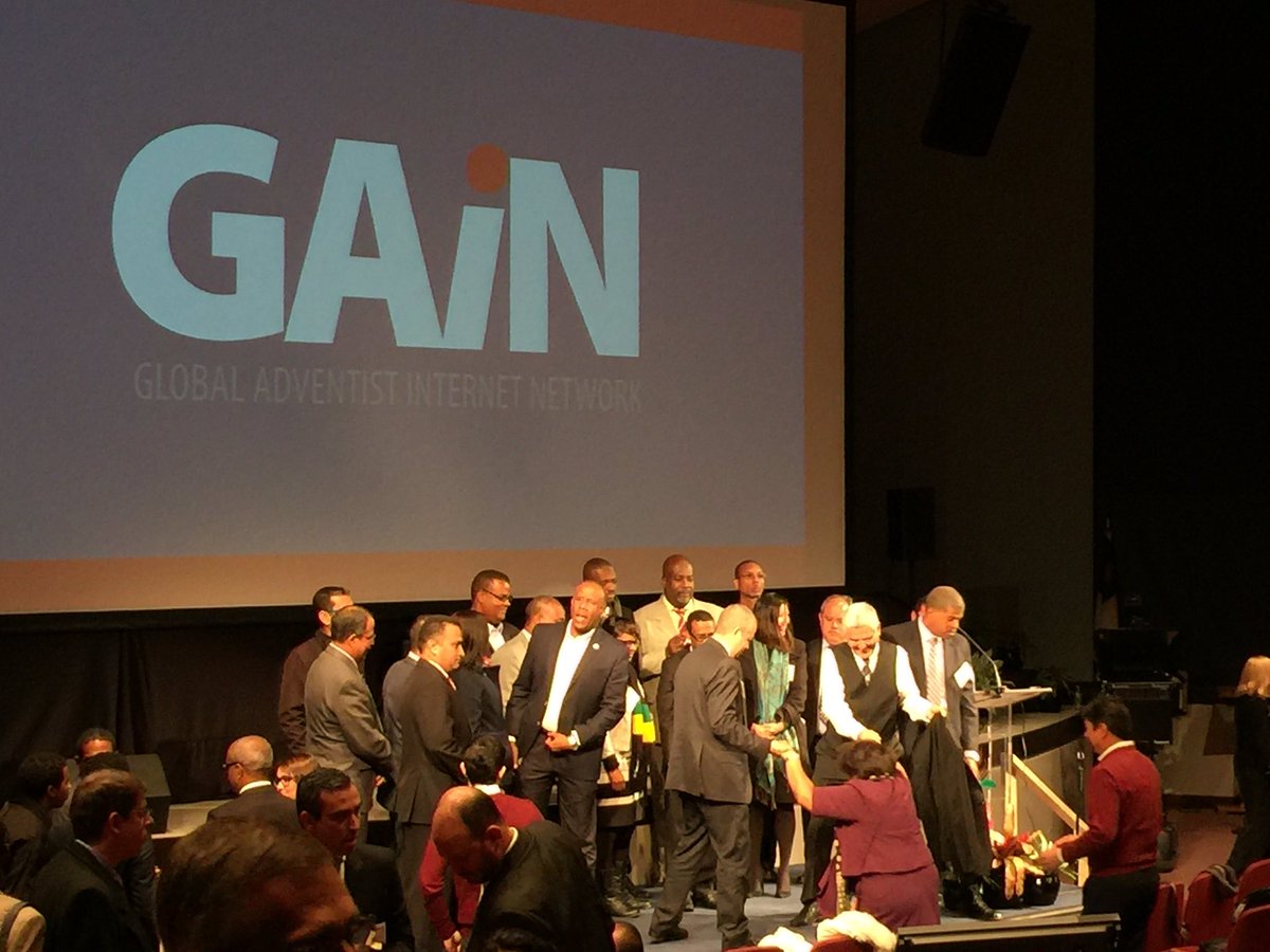 GAiNcon's tweet photo. After taking a while to gather their people, @iadmedia finally got them all! Lookin' good @AdventistIAD! #GAiN26 https://t.co/5i0d9E7NGv