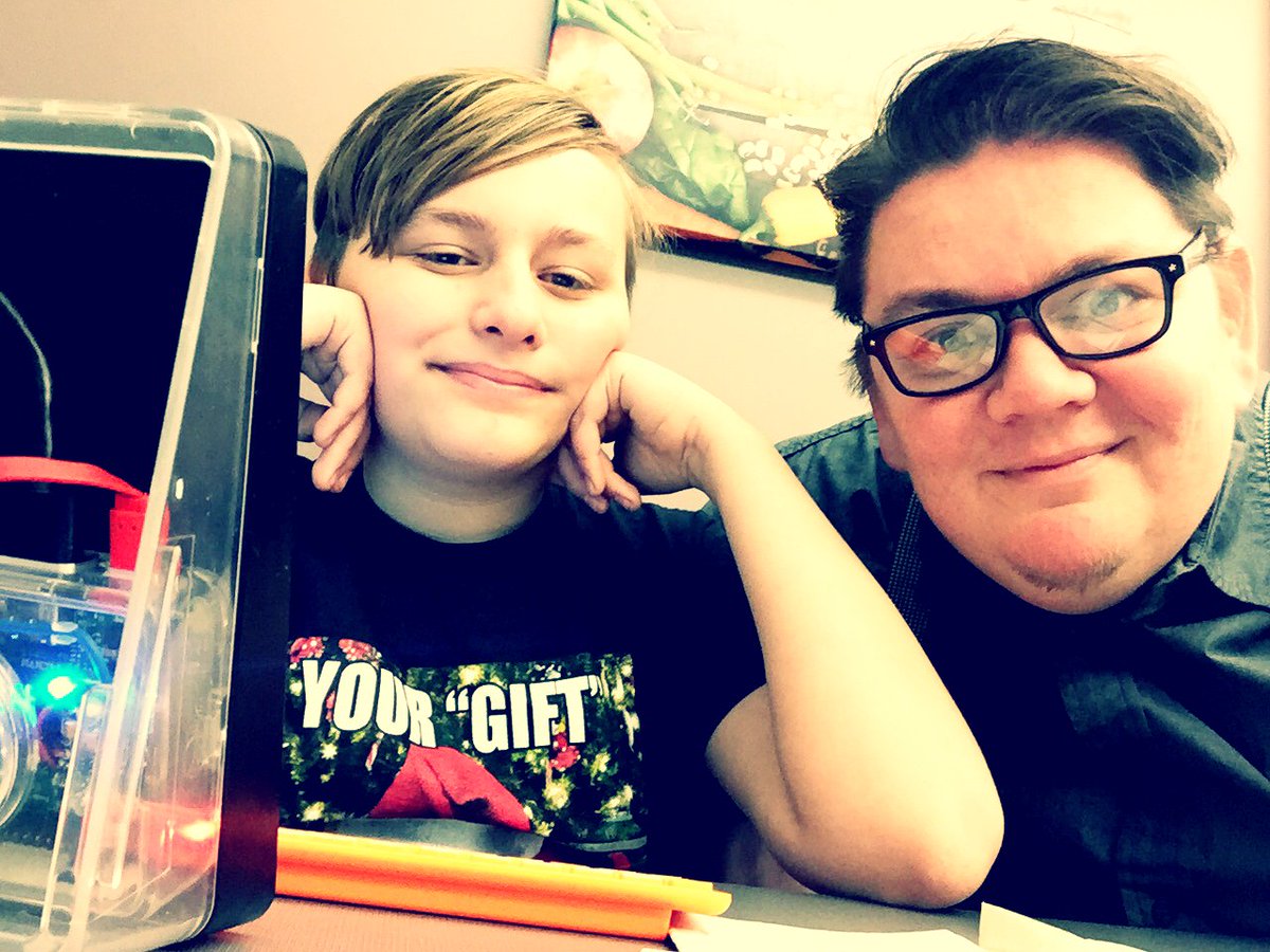 brunswickhacker's tweet photo. Two hackers cooking…pizza class at Common Market, note-taking via Kano @CmmnMrktCoop @TeamKano https://t.co/AGn4DNJDKF