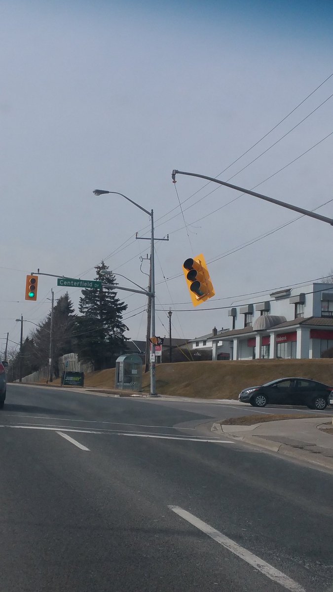 NoNameGiven000's tweet photo. @RegionofDurham hwy2/centerfield drive courtice.W/B lanes. Drive safe.
#streetlightdown #courtice #watchout https://t.co/uVi4Ho3aBB