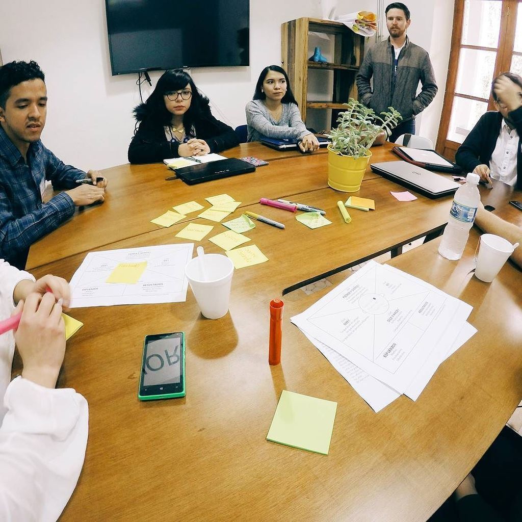 DesignRambles's tweet photo. !El mentor en acción!
#gsj2016 #servicedesign #designthinking #sdjleon #leonjam #jammers #design #innovation #satu… https://t.co/TfArvfUZlo