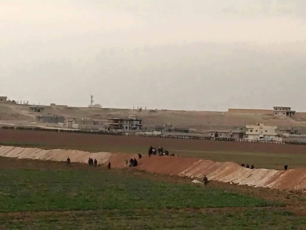 Raqqa_SL's tweet photo. #Raqqa Photo for the people of #EynArros south of #TalAbayd start to flee the area Due the Clashes between #IS & YPG https://t.co/0uBxQKb3DE