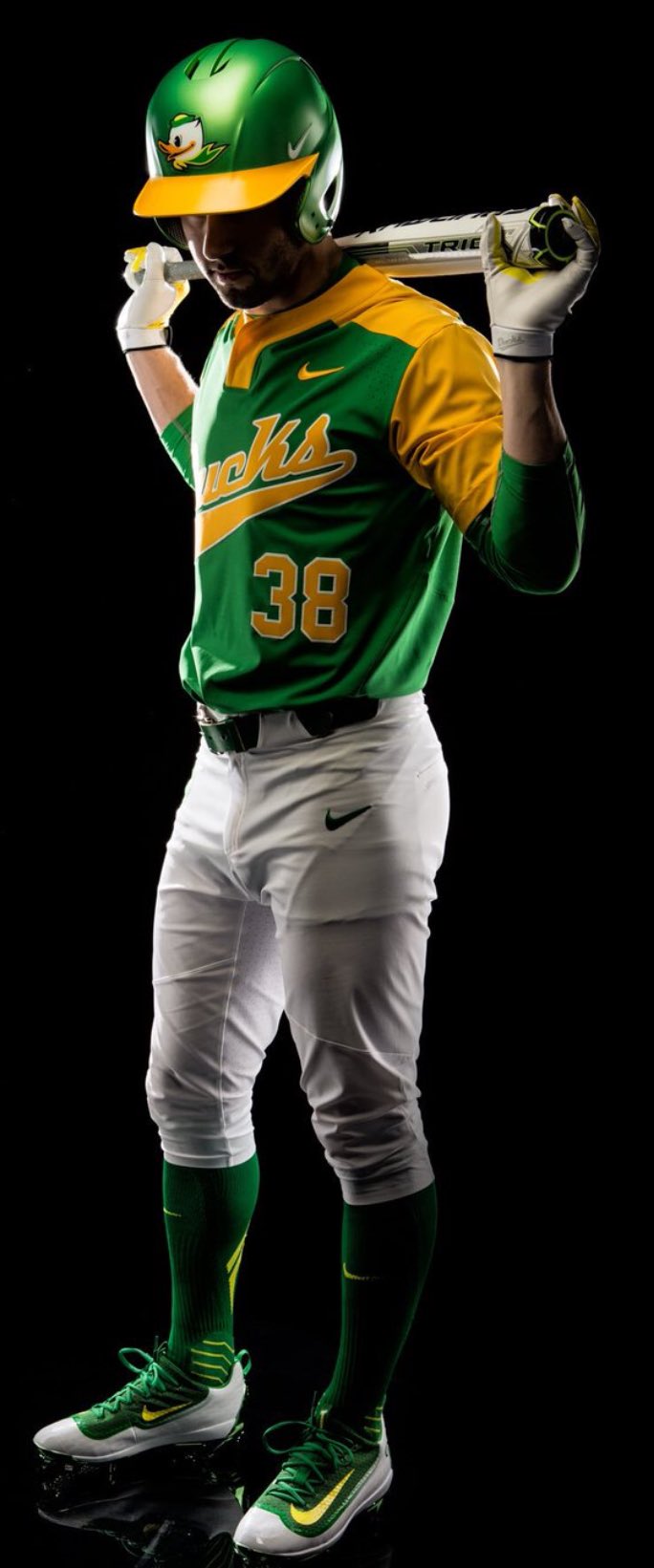 Oregon Baseball Unveils New Throwback Uniform