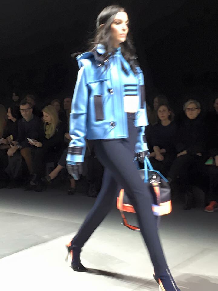 blondmony's tweet photo. Versace https://t.co/qAQQm7HH0C
