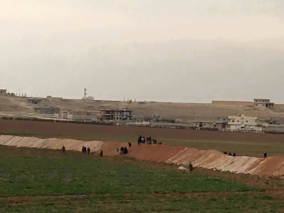 HussamEesa's tweet photo. #Raqqa Photo for the people of #EynArros south of #TalAbayd start to flee the area Due the Clashes between #IS & YPG https://t.co/sTIFl0fFej