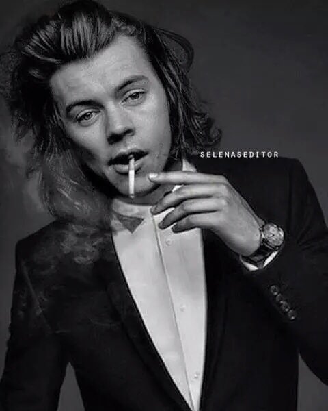 Good afternoon, lovelies. I'm back and whiling to stay. Would you be kind enough to retweet this, please. [Single]