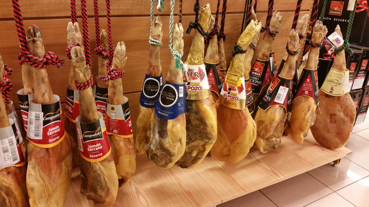 Chef_Jere's tweet image. Choosing #jamon for tonight's #tapas- not an easy choice! #saturdaynight