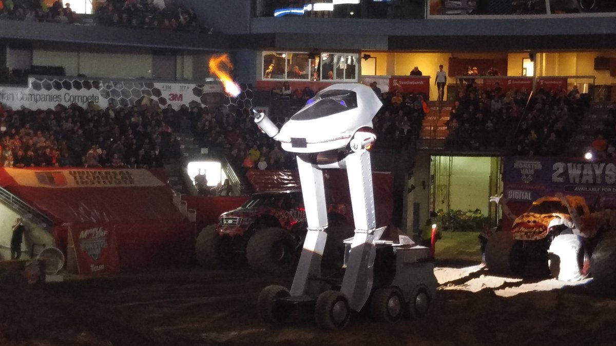 colinkanderson's tweet photo. What is this thing? #monsterjam https://t.co/oZULeklDf3