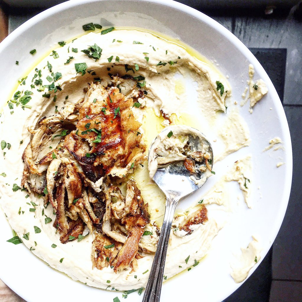 The chicken shawarma on hummus from <a href="/lovemevame/">MeVaMe Restaurant</a> is pretty 👌🏻