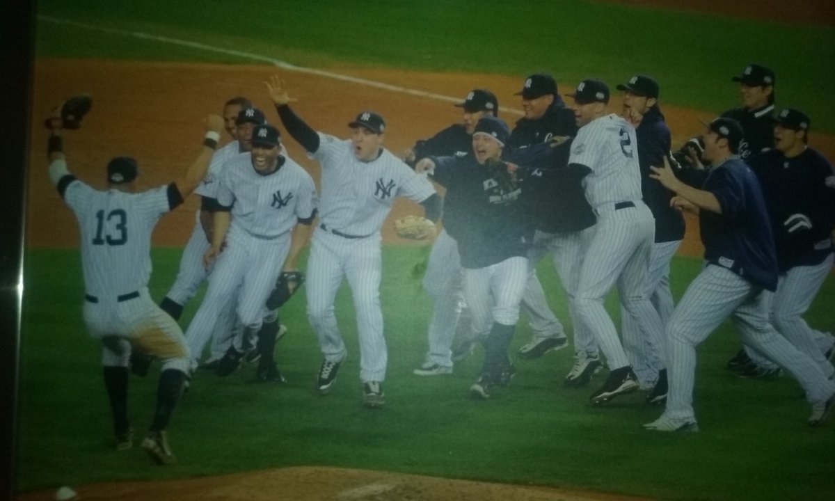 PEPLUVCAKE's tweet photo. Almost Baseball Season #Yankees #DaFever https://t.co/V1u8h3CNDb