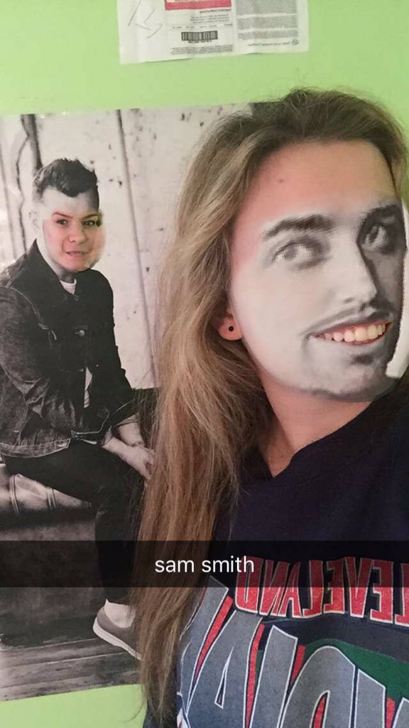 samsmithstuff's tweet photo. this is so scary @samsmithworld https://t.co/gx0giJbJN9