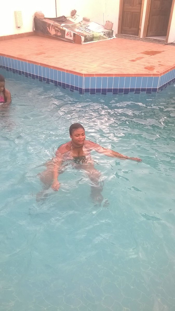 BygoneTvee's tweet photo. Come swim with em' #SnappersPoolParty e dey go on k3k3 https://t.co/FTTMCxQ5rc
