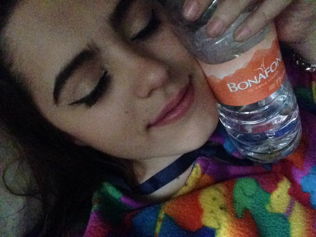 Daniela_gzzm's tweet photo. como cuando te despiertas de la peda y tu maquillaje sigue perfecto👌🏼✨#goals #padondehoy https://t.co/nG0xhlFy1x