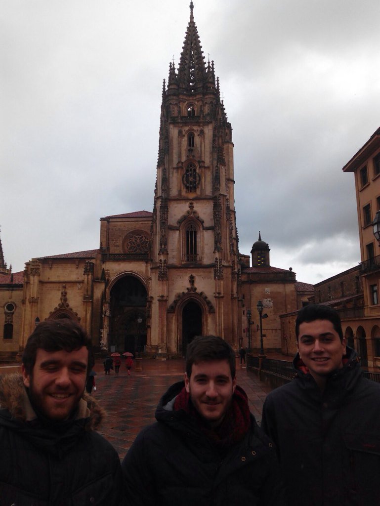 CMEstila's tweet photo. En Oviedo! #convivenciaesquí @MaciPablo @Jorge_Maci @AntonioEnrique_ https://t.co/K0cZMxnacz