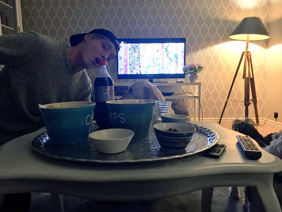 IsacElliot tweet picture