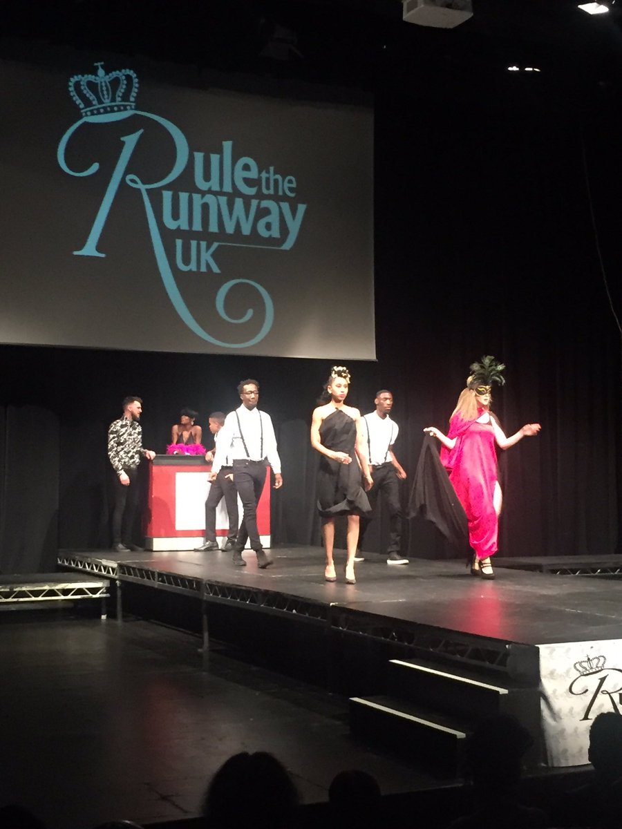 NaturalAthleteM's tweet photo. Fashion editor, Sandra excited to be attending RuletheRunwayUK @NaturalAthleteM @RuletheRunwayUK #fashion #socialise https://t.co/WIjwgURntk