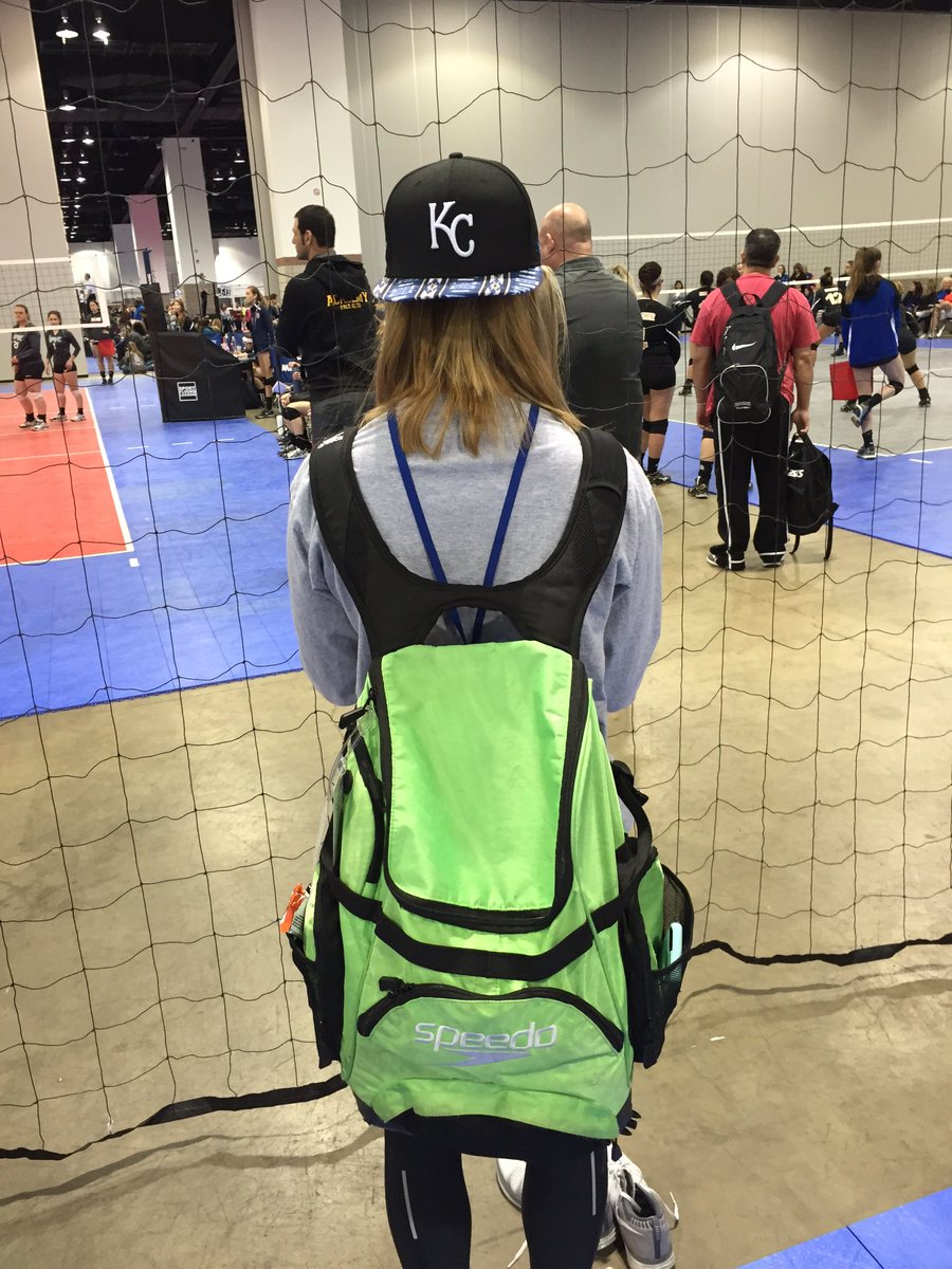 laurieholden's tweet image. There is nothing worse then watching my player have to watch from sidelines! Injuries suck #VBDenver #swimmingsoon