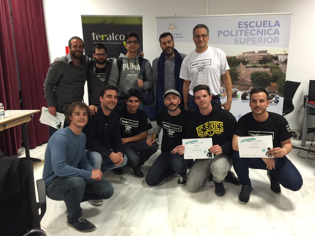 JavierCantoral's tweet photo. Aquí con los premiados por @teralco en #HackForGood gran trabajo chicos, nos vemos pronto #swipe4good &amp; #hack4life https://t.co/919Svtjd5t