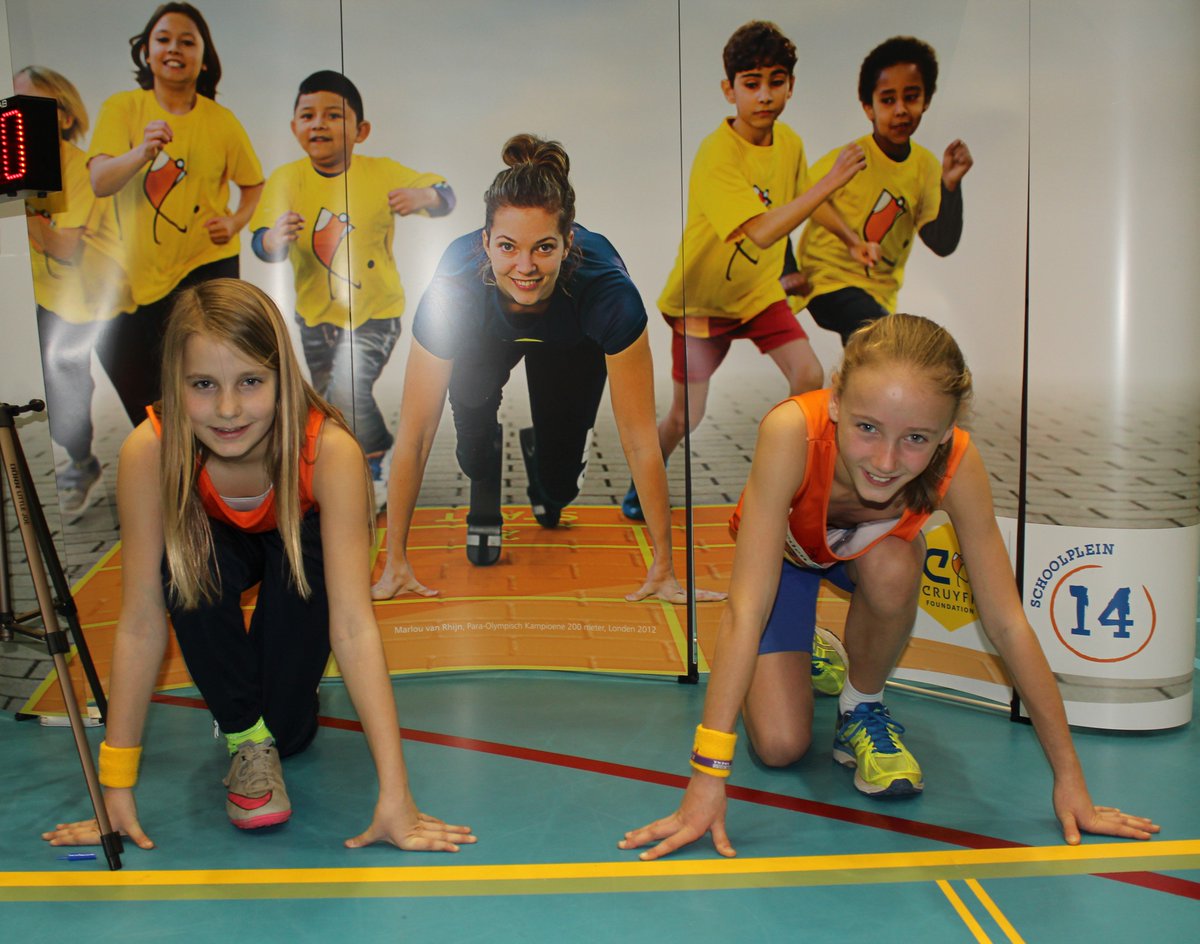 PetNav's tweet photo. Topmiddag bij het NK Indoor in Apeldoorn met #cruyfffoundation https://t.co/OPYgxLaa5Z