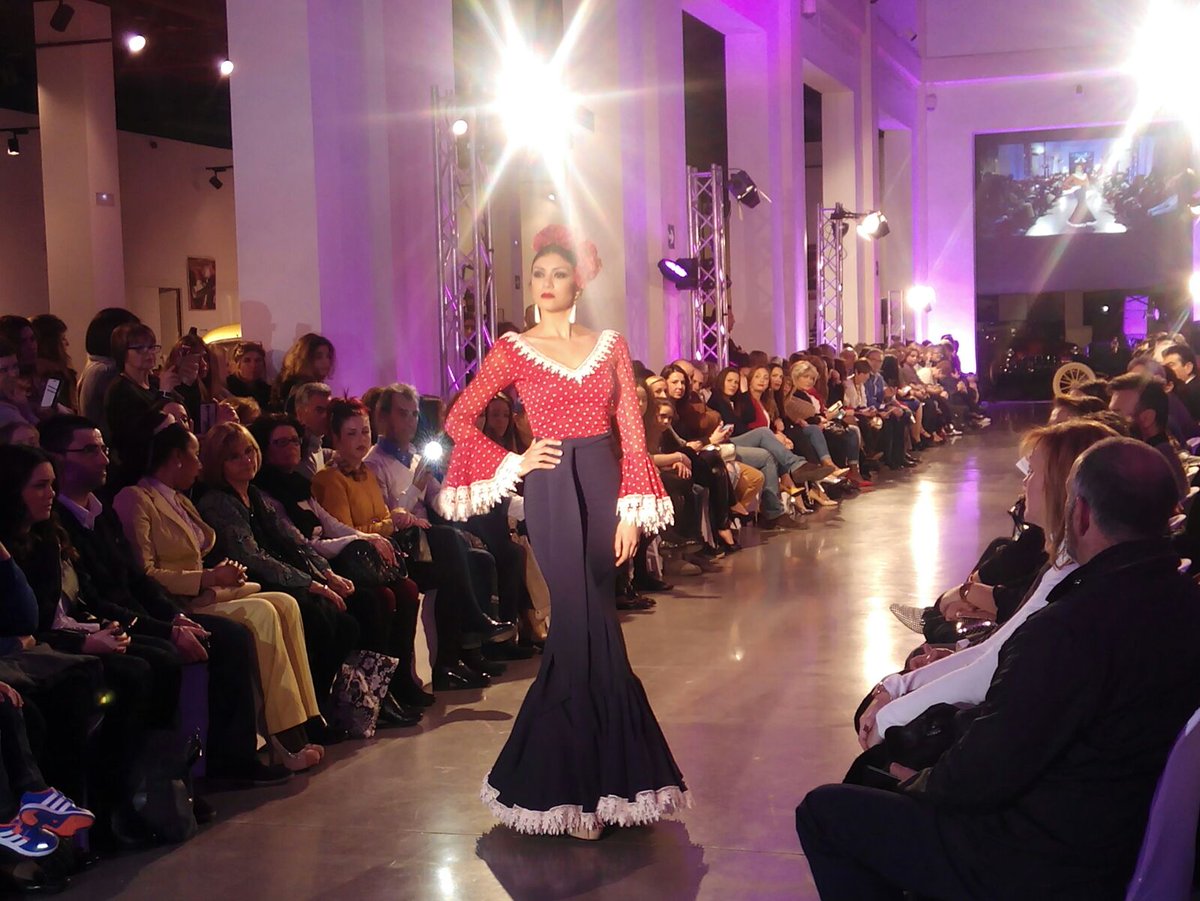 MuseoAutomovilM's tweet photo. Cierra el desfile de @FIMAFMalaga @FLAMENCAGOMEZ con su nueva colección“Lola”con trajes de flamenca y moda ecuestre https://t.co/mc3NNda0vJ