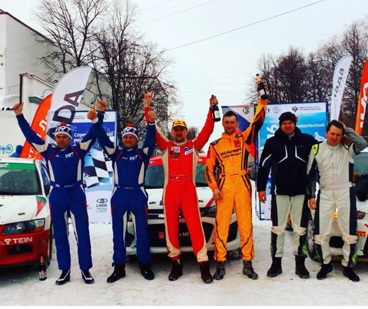 Šodien krievu auto rūpnīcā Lada mega kodiens, jo lada kalina uzvarējā rallijā absolūtā ieskaitē:)))#paziņapiestūres