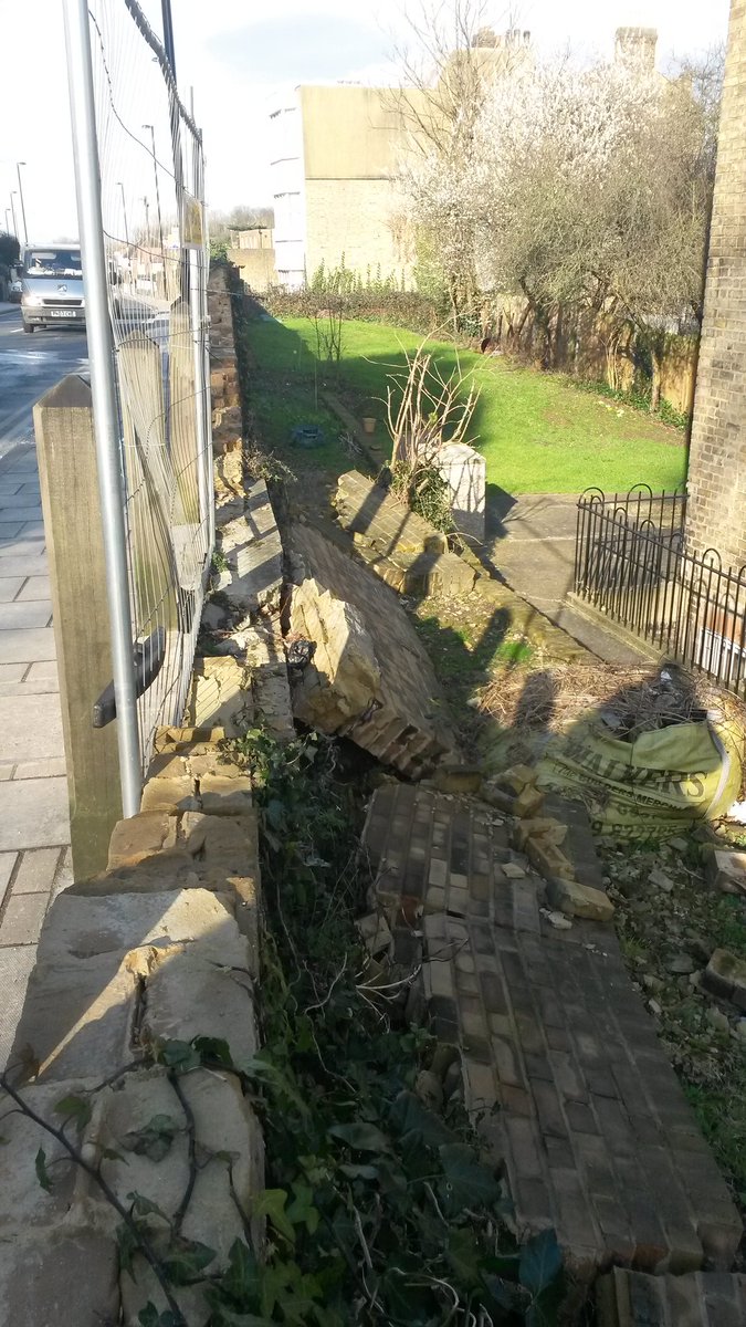 deanmsjbuilders's tweet photo. Brickwall to be rebuilt#bromley https://t.co/Bt0qmV0zSs