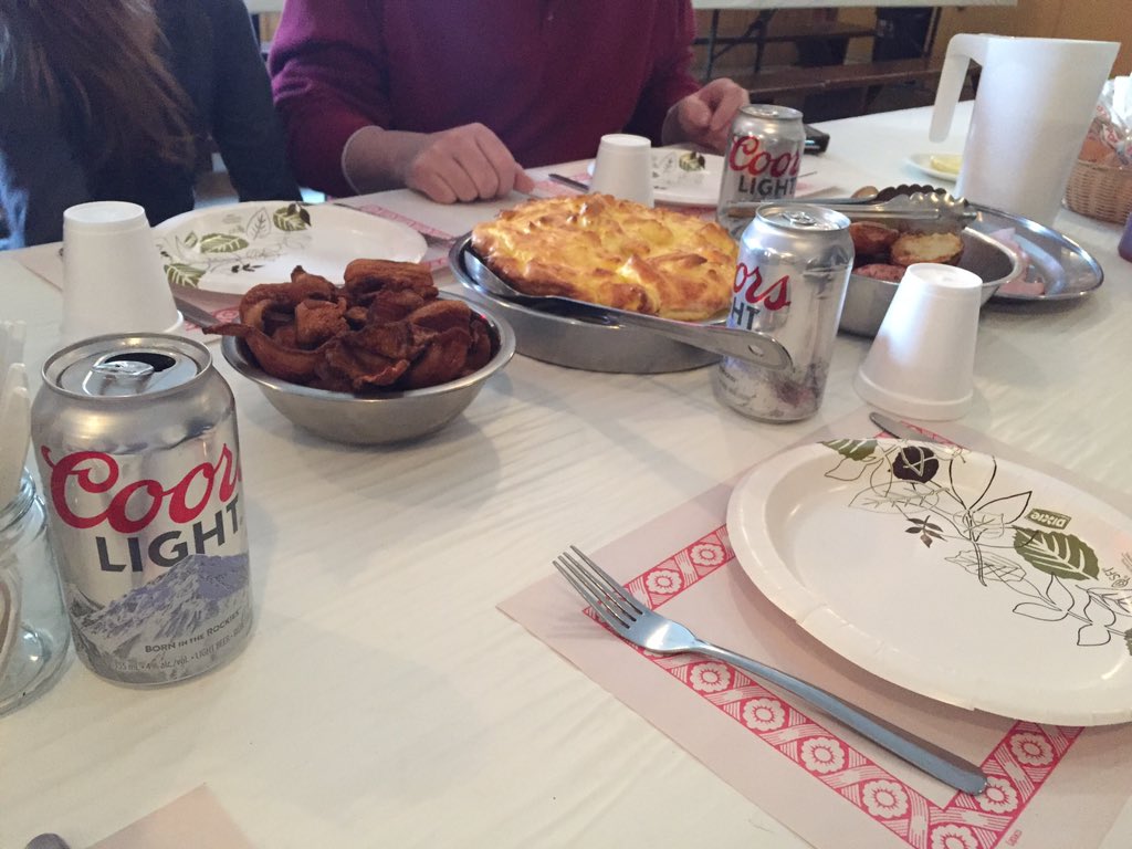allisonnystrom's tweet photo. Only in Quebec...BYOB and all you can eat breakfast. With @NatNystrom, @Martin_bobo, @LorneNystrom. https://t.co/mLHJnvOaey