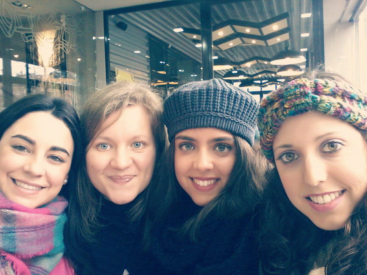 Cristi_L_G's tweet photo. Y la suerte q tengo de tener estas amigas que tengo @kristyms379 @MercedesVarela5 @ionmariii  #loqueosquiero #días10 https://t.co/Udy7x5H2Na