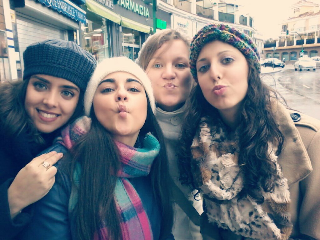 Cristi_L_G's tweet photo. Y la suerte q tengo de tener estas amigas que tengo @kristyms379 @MercedesVarela5 @ionmariii  #loqueosquiero #días10 https://t.co/Udy7x5H2Na