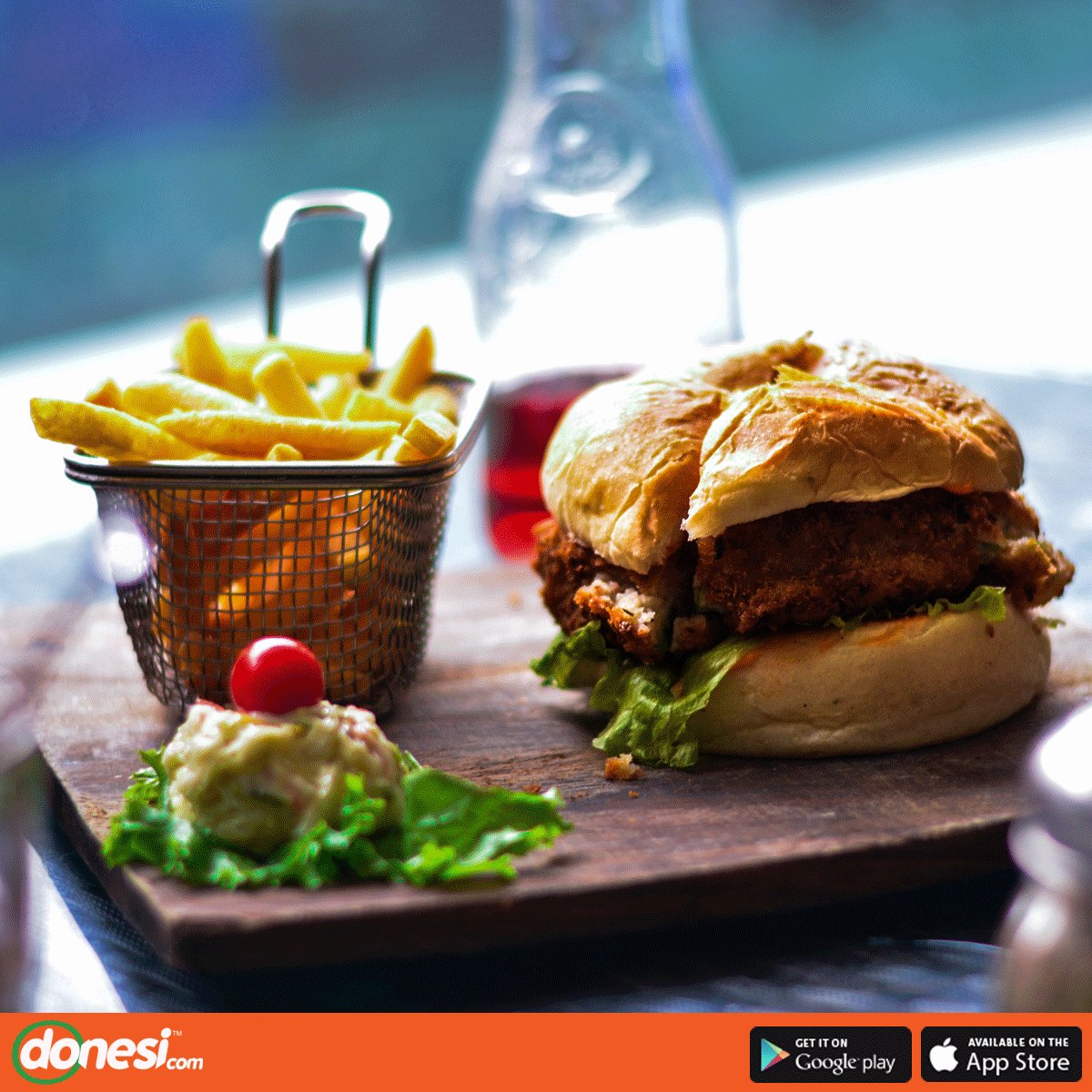 DonesiCG's tweet photo. Najbolje stvari dolaze u paru, zato uz burger uvijek naručim i pomfrit! 🍔 🍟 👏 https://t.co/9zFDCHnxSL https://t.co/SY4RMfzU43
