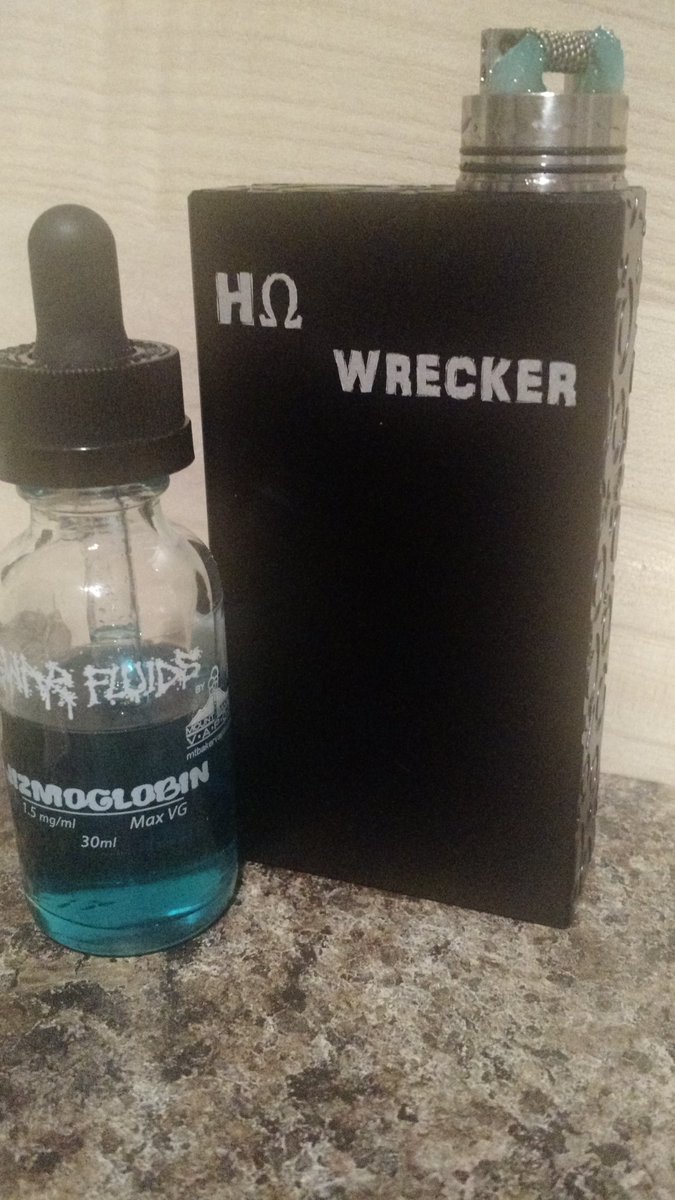 TkcRogue's tweet photo. @MtBakerVapor  #feelingblue #twistedcoils #vapelife #maxvg #ownlife https://t.co/S4q6oMxTX1