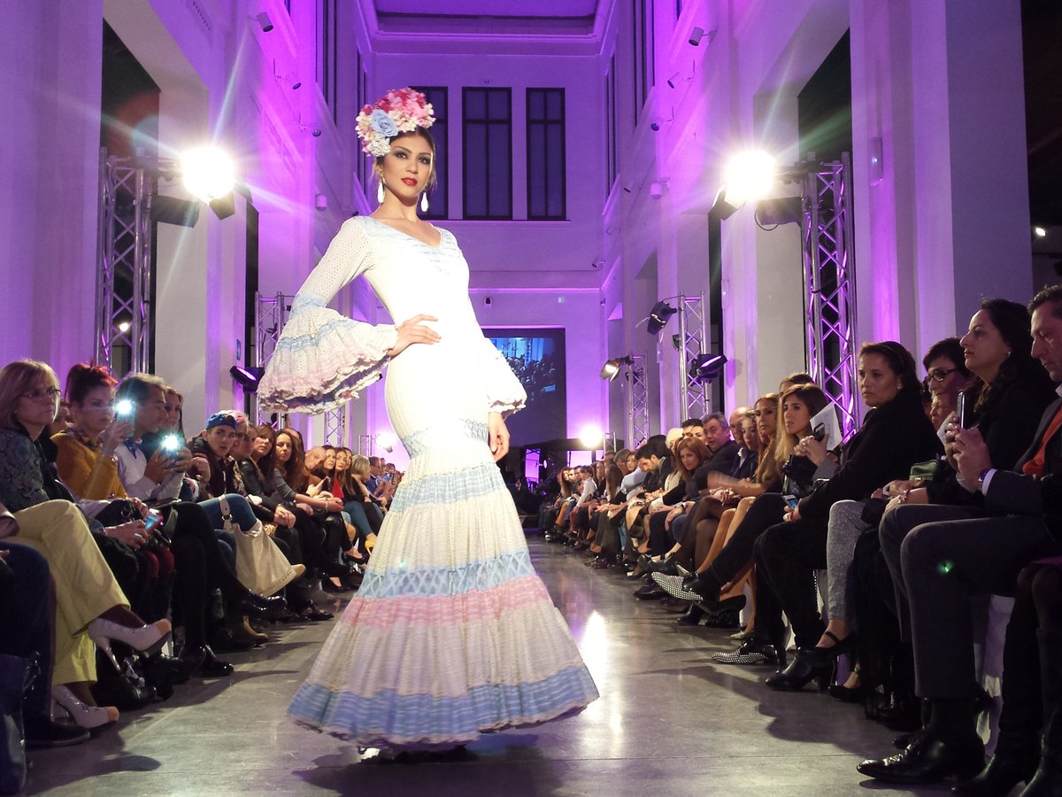 FIMAFMalaga's tweet photo. .@FLAMENCAGOMEZ pone el broche final a la primera jornada de #FIMAF2016 con su #colección "Lola" https://t.co/RmqLopIjRc