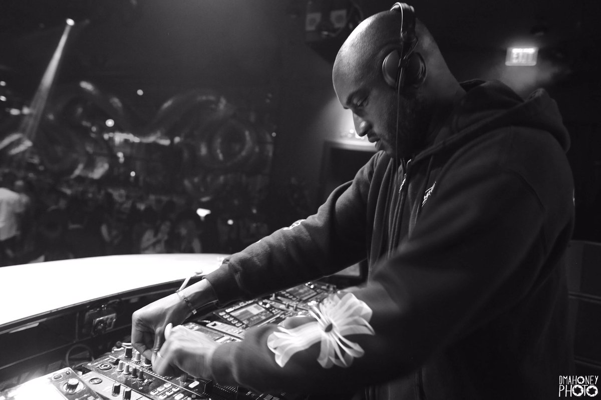 DMahoneyphoto's tweet photo. Pics were a bit #OffWhite @SurrenderVegas last night.. @virgilabloh @RyanPerrings @OffWhiteCoVA ☑️ https://t.co/yX8Zl5XiwT
