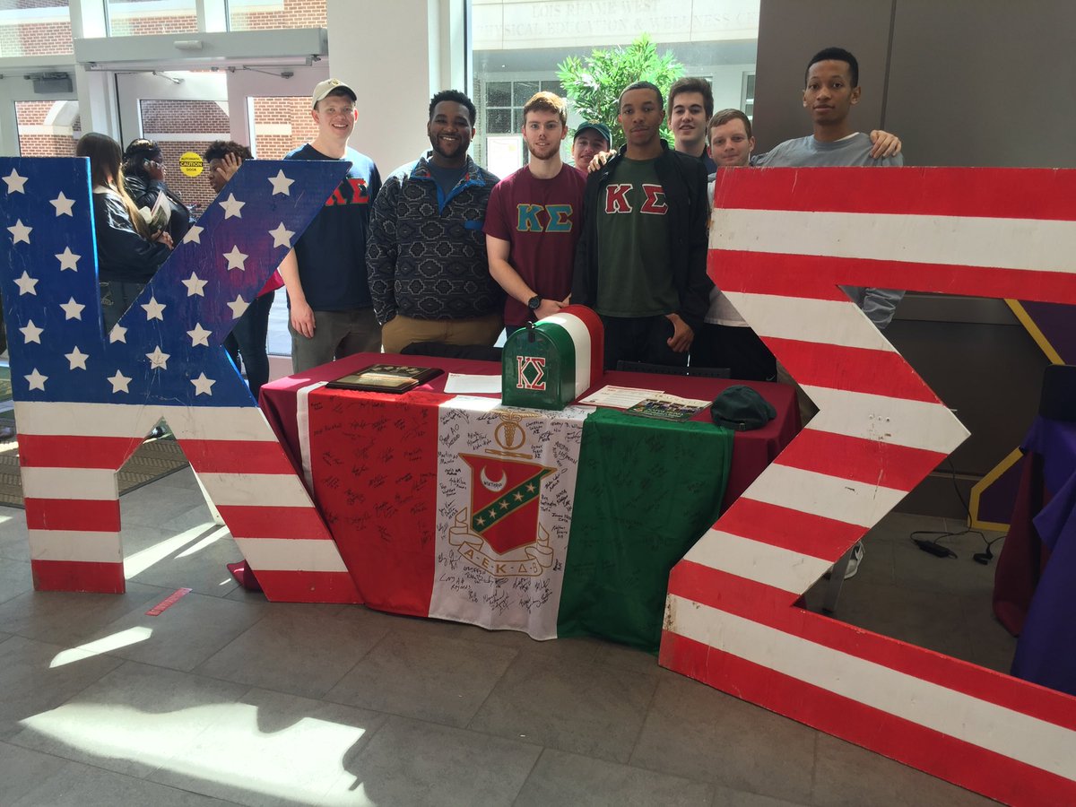 KSigWU's tweet photo. We had a great time meeting some of #WU20 today! #RushTheBest #KΣ https://t.co/LdZuJx7Jdv