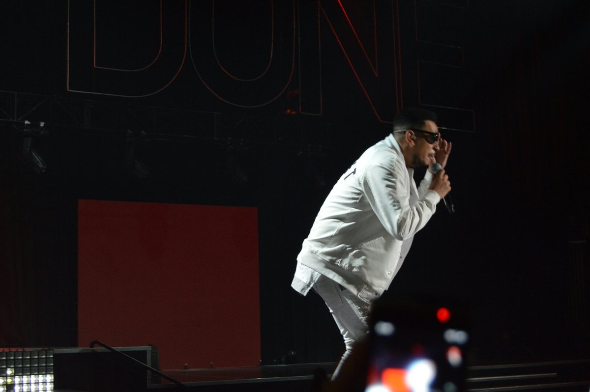 METROFMSA's tweet photo. @akaworldwide perfoming Baddest #MMA15 #LegendsDontStop https://t.co/Ta7EG7aogN