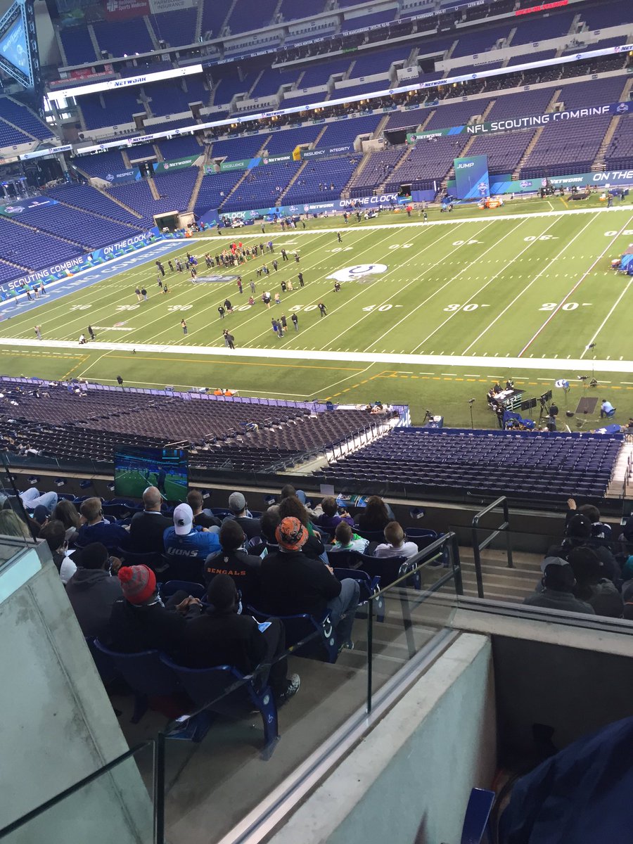 22BigDon's tweet photo. No cameras allowed π·π±#RuleBreaker #2016NFLCombine @I_Got_MoTweets @jimmy_ray5 @dhoskins1984 @JSchanzel https://t.co/wzMntXgZTH