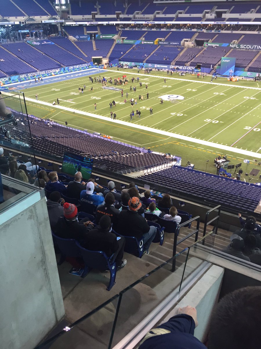 22BigDon's tweet photo. No cameras allowed π·π±#RuleBreaker #2016NFLCombine @I_Got_MoTweets @jimmy_ray5 @dhoskins1984 @JSchanzel https://t.co/wzMntXgZTH
